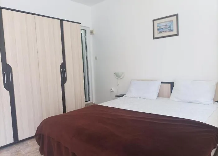 Family California Πανσιόν